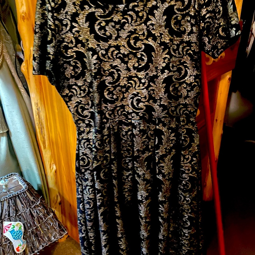 Black with gold incorporated throughout.  Worn 1x